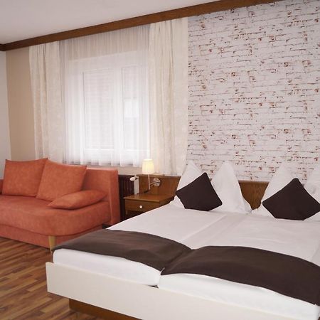Pension Dobernig - Contactless Check In/Stay Klagenfurt am Woerthersee Bagian luar foto