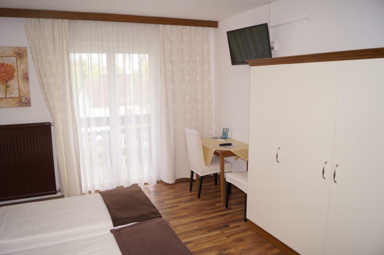 Pension Dobernig - Contactless Check In/Stay Klagenfurt am Woerthersee Bagian luar foto