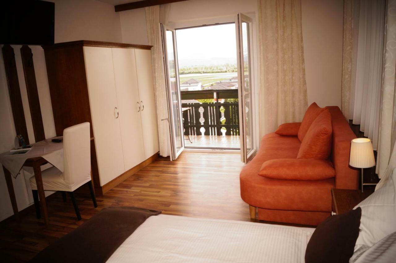 Pension Dobernig - Contactless Check In/Stay Klagenfurt am Woerthersee Bagian luar foto
