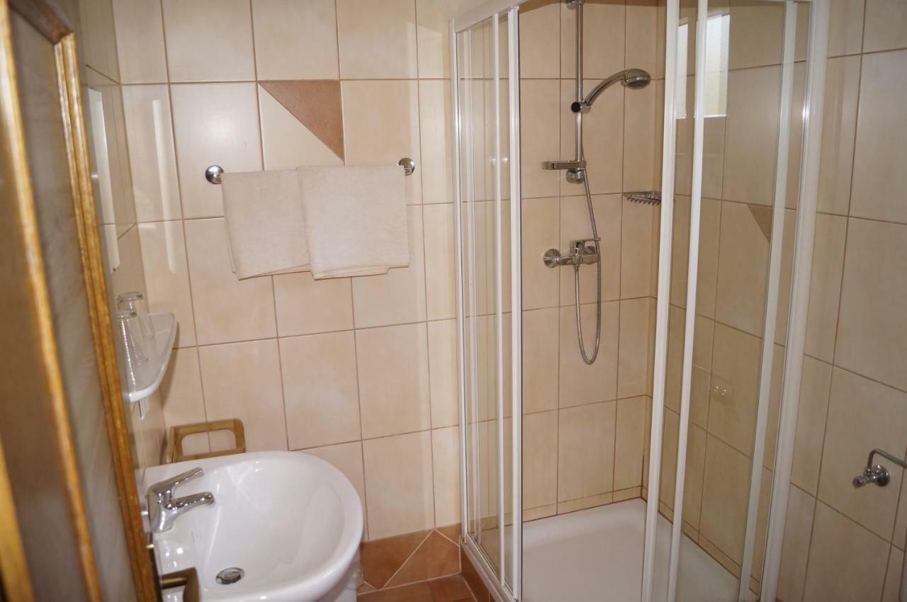 Pension Dobernig - Contactless Check In/Stay Klagenfurt am Woerthersee Bagian luar foto